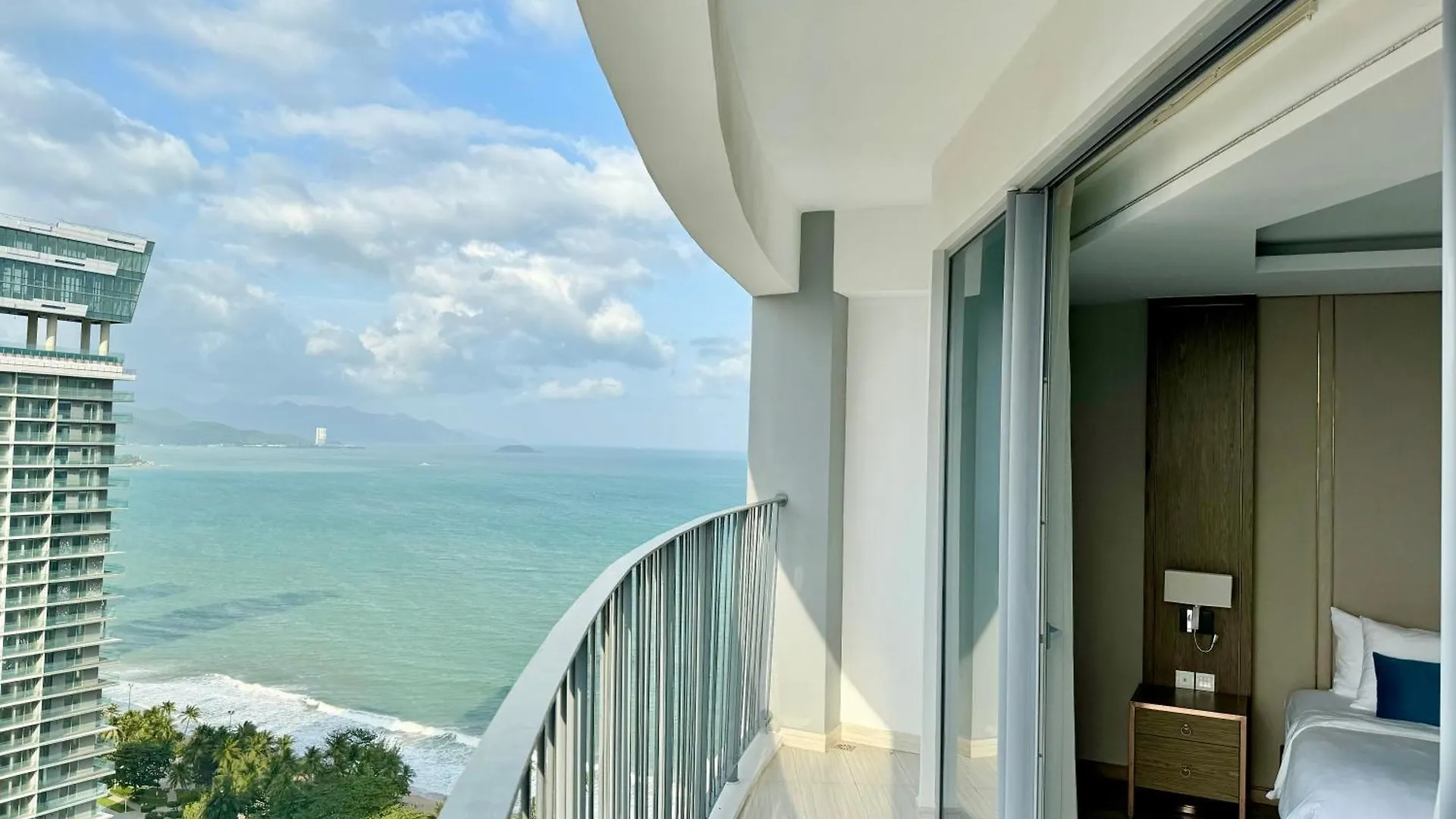 Panorama Luxury Beach Front Residences Nha Trang 0*,